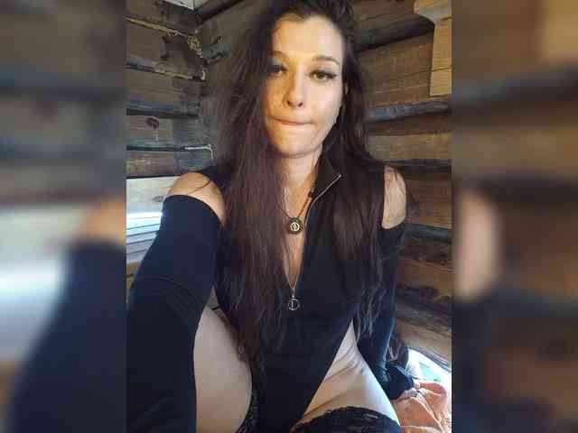 DariMneLubov webcam