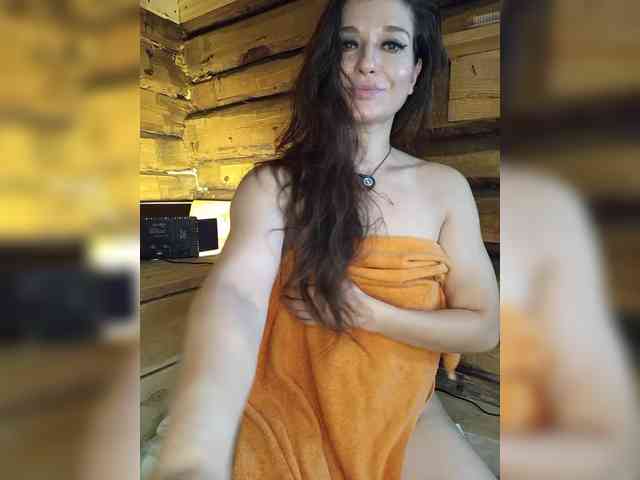 DariMneLubov webcam