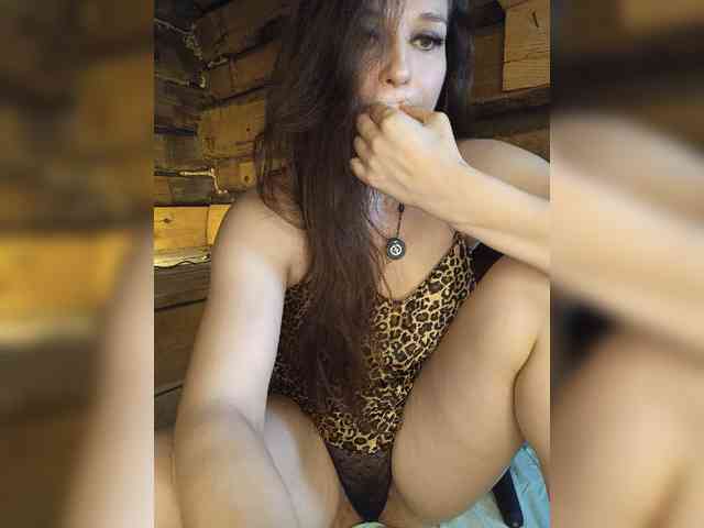 DariMneLubov webcam
