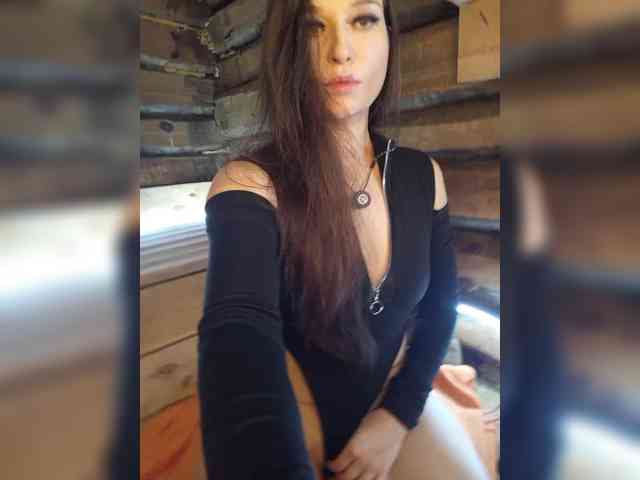 DariMneLubov webcam