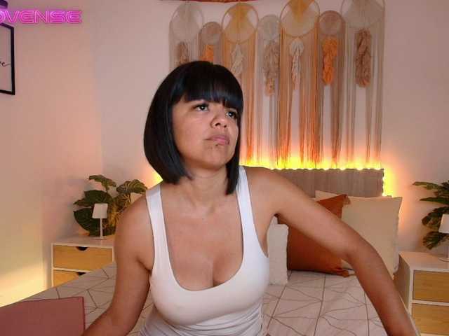 EvyOwens live cam on BongaCams