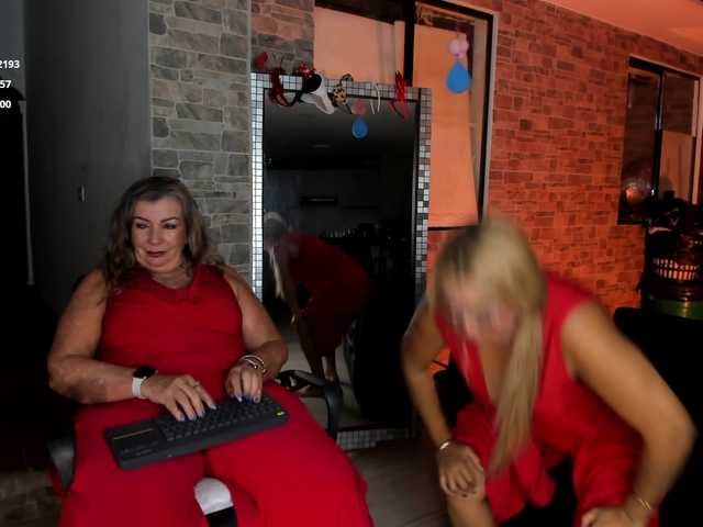 mature-younga live sex show
