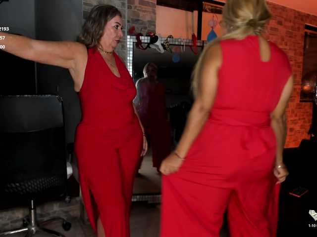 mature-younga live sex show