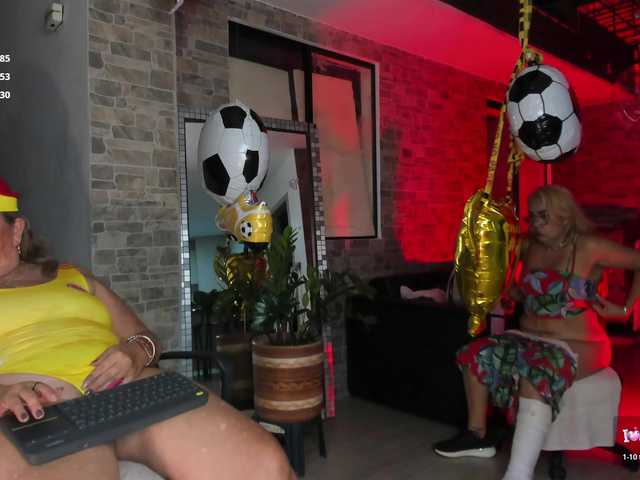 mature-younga live cam on BongaCams