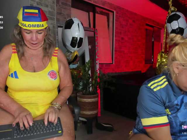 mature-younga live cam on BongaCams