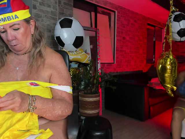 mature-younga live cam on BongaCams