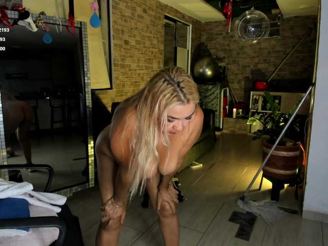 mature-younga live sex show