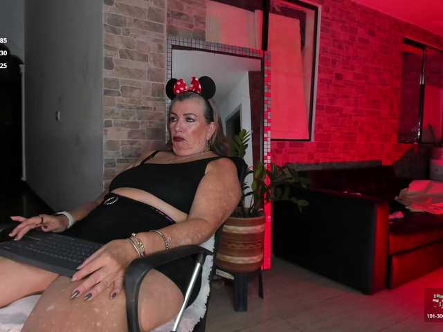 mature-younga live show
