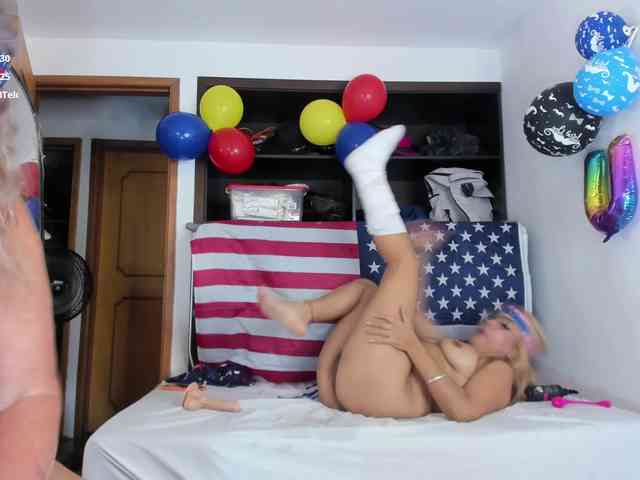 mature-younga webcam