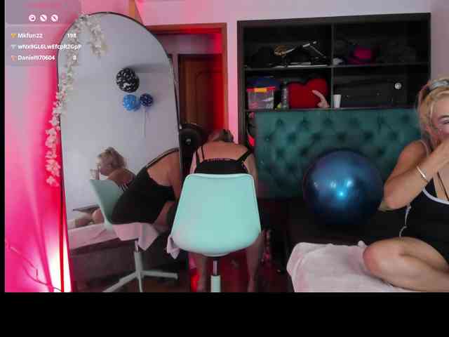 mature-younga webcam