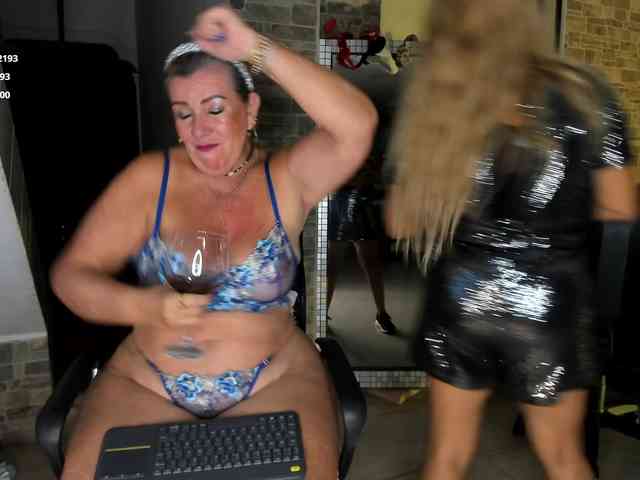 mature-younga webcam