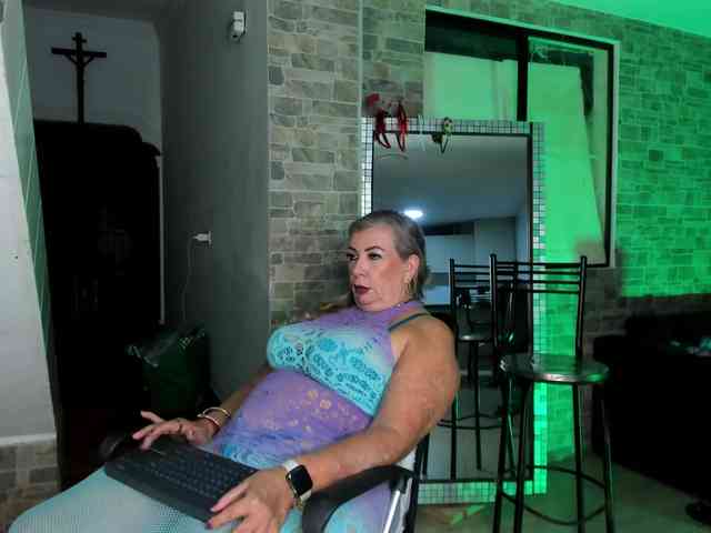 mature-younga webcam