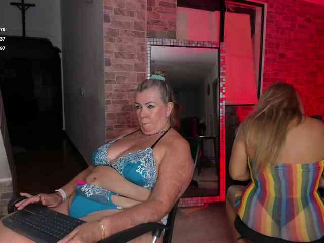 mature-younga webcam