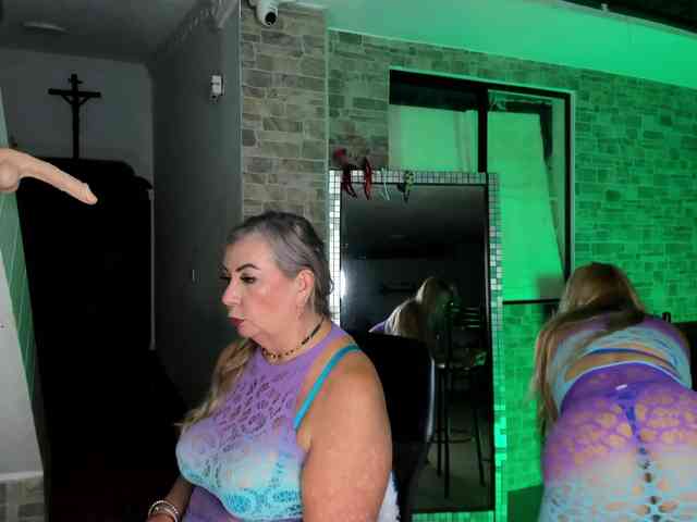 mature-younga webcam