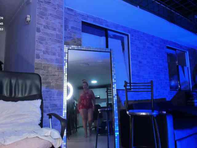 mature-younga webcam