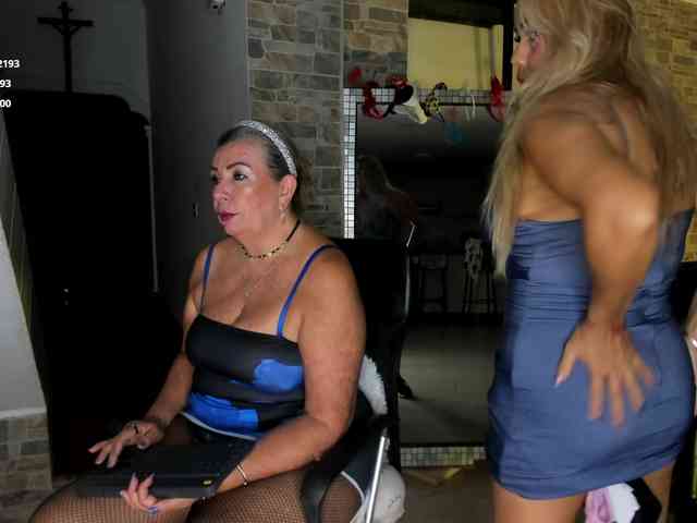 mature-younga webcam