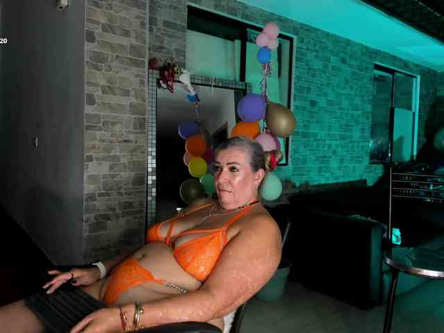 Modelo: mature-younga