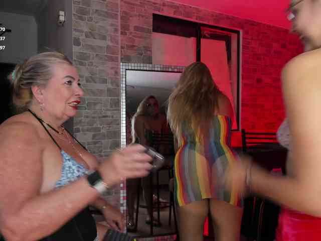 mature-younga webcam