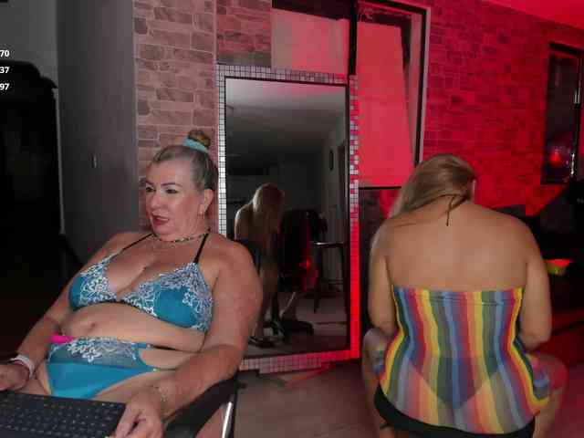 mature-younga webcam