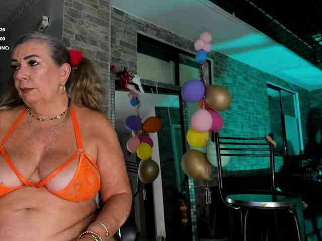 Modelo: mature-younga