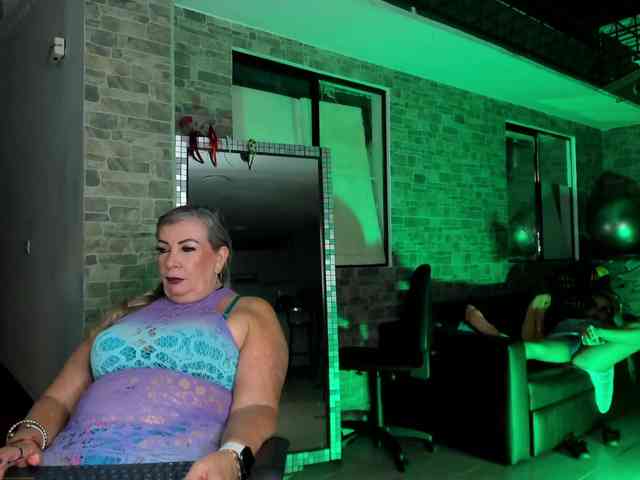 mature-younga webcam