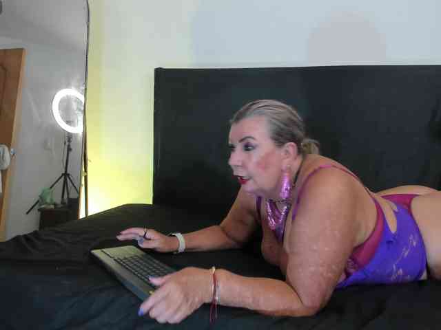 mature-younga webcam