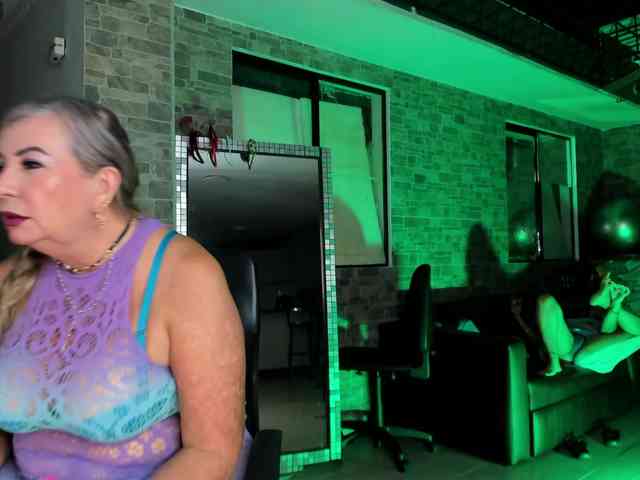 mature-younga webcam