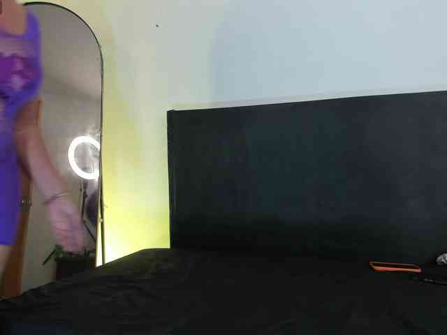 mature-younga webcam