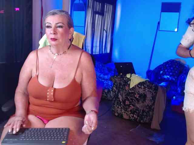 mature-younga webcam