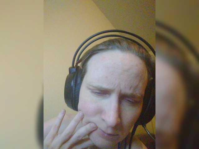 go to chat with Magretta_Dering