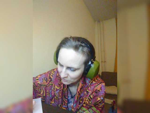 go to chat with Magretta_Dering