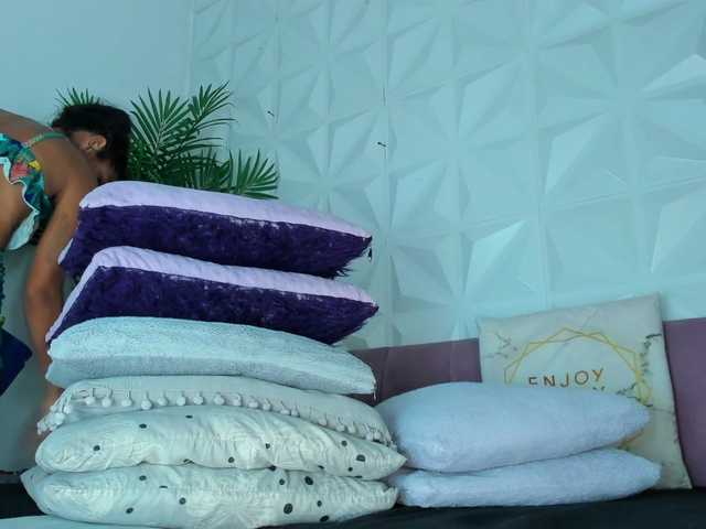 Hellen-Sky live cam on BongaCams