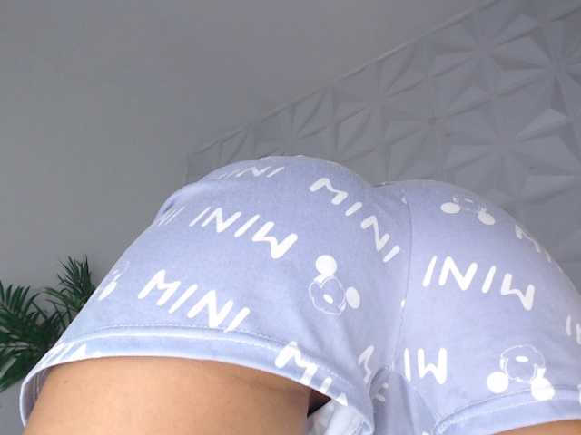 Hellen-Sky live cam on BongaCams