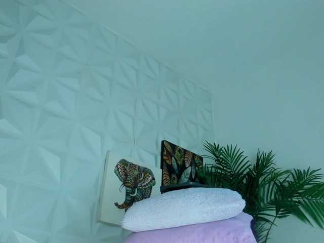 Hellen-Sky live cam on BongaCams
