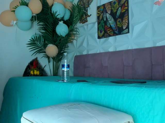 Hellen-Sky live cam on BongaCams