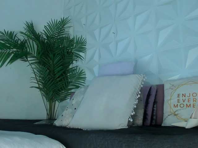 Hellen-Sky live webcam show