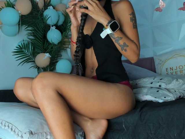 Hellen-Sky live cam on BongaCams