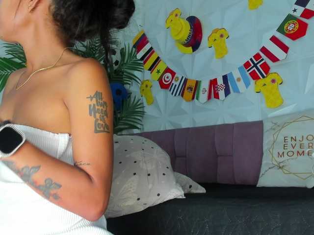 Hellen-Sky live cam on BongaCams