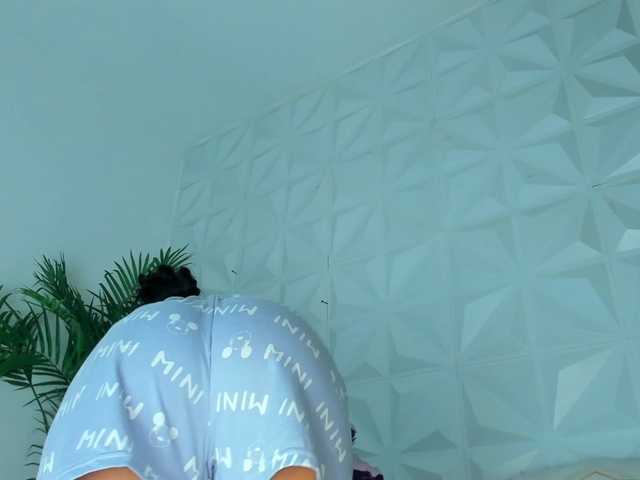 Hellen-Sky live cam on BongaCams