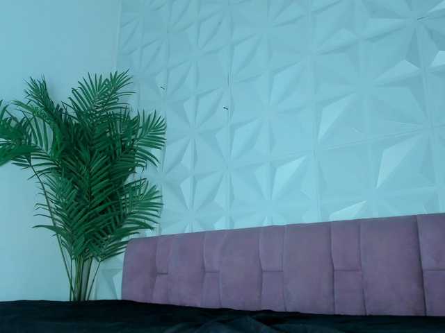 Hellen-Sky live webcam show