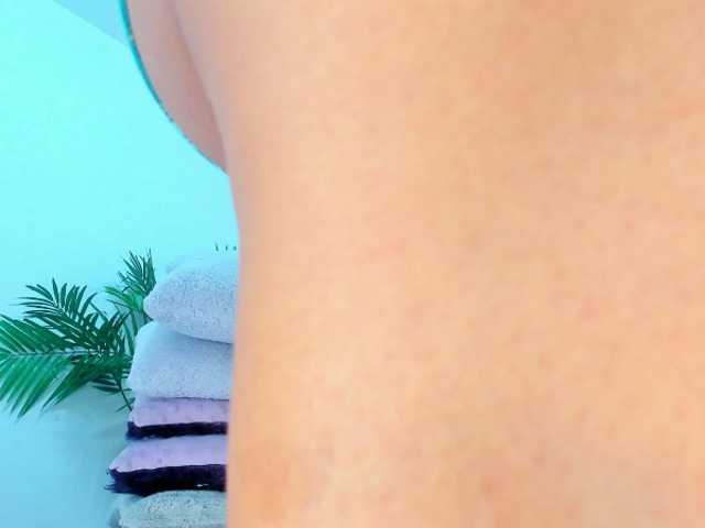Hellen-Sky live webcam show