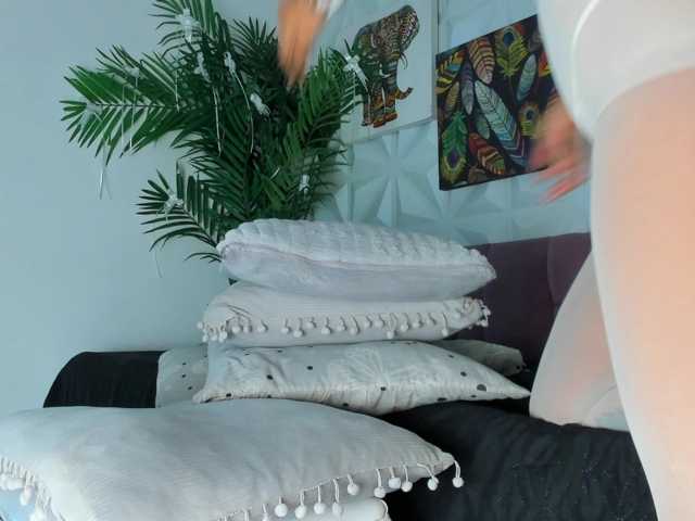 Hellen-Sky live cam on BongaCams