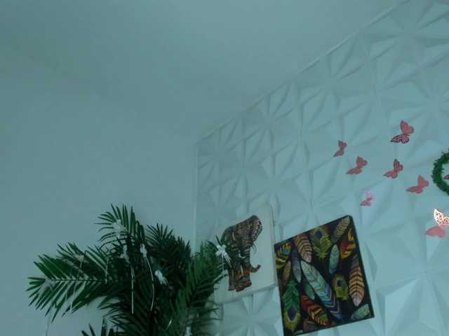 Hellen-Sky live cam on BongaCams