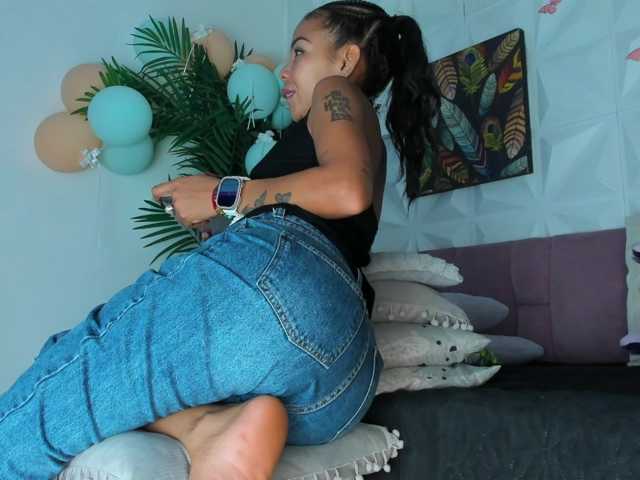 Hellen-Sky live cam on BongaCams