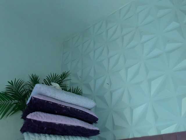 Hellen-Sky live cam on BongaCams