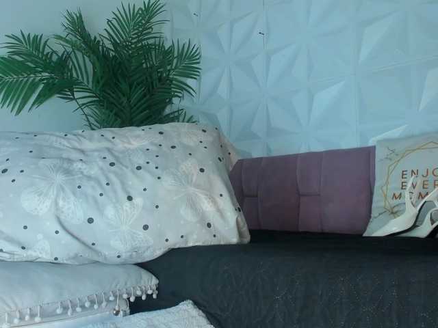 Hellen-Sky live webcam show