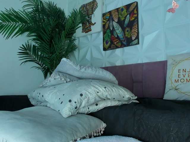 Hellen-Sky live cam on BongaCams