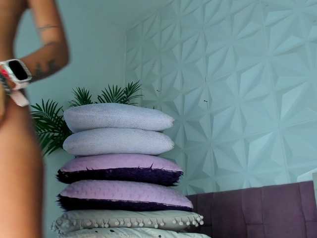 Hellen-Sky live cam on BongaCams
