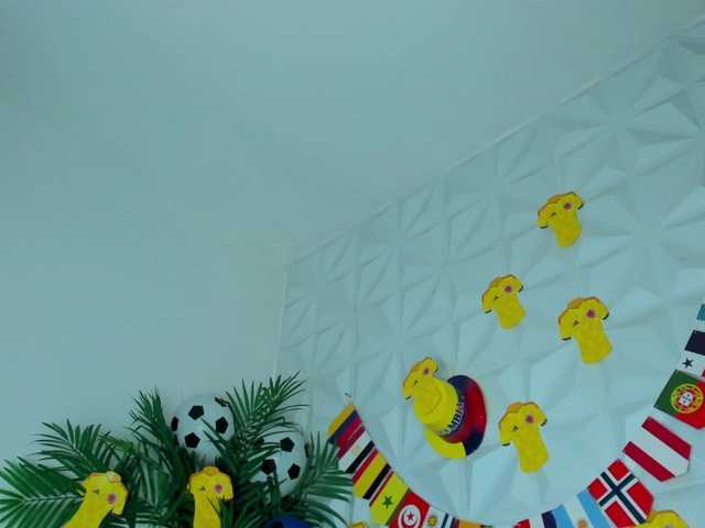 Hellen-Sky live cam on BongaCams