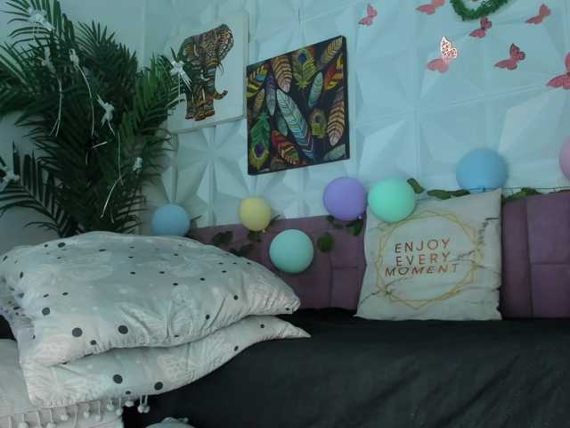 Hellen-Sky live cam on BongaCams